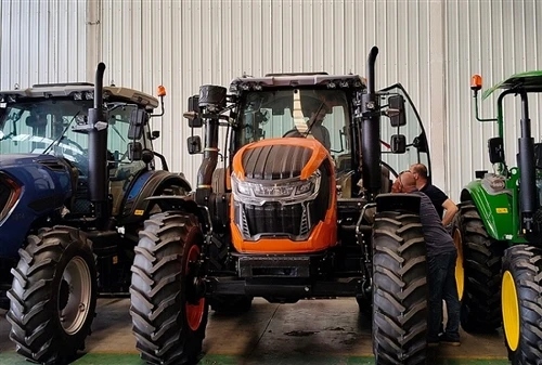 Serbian Customers Visit Ling Ke Industry Group To Inspect High-Horsepower Tractors